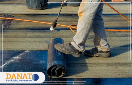 عازل اسطح في أبوظبي رخيص 0545248958 شركة دانات اللؤلؤ فنيًا يقوم بتركيب عازل الأسطح باستخدام المواد العازلة على سطح المبنى. يتم لف المادة العازلة على الأسطح لضمان حماية فعالة من العوامل الخارجية. إذا كنت تبحث عن عازل اسطح في أبوظبي رخيص وبأسعار مناسبة