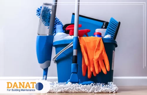 شركة تنظيف البيوت في العين أدوات تنظيف احترافية تشمل ممسحة، دلو، قفازات تنظيف، وفرشاة. تعد هذه الأدوات أساسية لضمان نظافة المكان بشكل فعال. إذا كنت تبحث عن خدمات تنظيف البيوت في العين