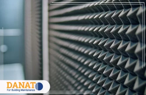 لأسعار خدمات عزل الصوت في رأس الخيمة جدران مغلفة بألواح عزل صوتي مصممة لتقليل التشويش الصوتي في المساحات المغلقة. هذه الألواح تتميز بتصميم مميز يوفر امتصاصًا ممتازًا للصوت، أما بالنسبة لأسعار خدمات عزل الصوت في رأس الخيمة