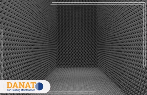 عوازل الصوت للجدران في رأس الخيمة غرفة مغطاة بشكل كامل بعوازل صوتية بترتيب مميز. هذه العوازل تعمل على امتصاص الأصوات وتخفيف الضوضاء داخل الغرفة. يمكن استخدام عوازل الصوت للجدران في رأس الخيمة لتحقيق بيئة هادئة،غرفة مغطاة بشكل كامل بعوازل صوتية بترتيب مميز. هذه العوازل تعمل على امتصاص الأصوات وتخفيف الضوضاء داخل الغرفة. يمكن استخدام عوازل الصوت للجدران في رأس الخيمة لتحقيق بيئة هادئة