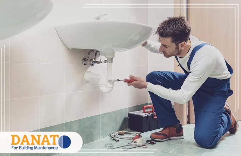 فني سباك في أم القيوين 0545248958 شركة دانات اللؤلؤ فني سباك في أم القيوين محترف يقدم خدمات تركيب وصيانة شبكات المياه والتمديدات الصحية بجودة عالية وسرعة في الإنجاز.