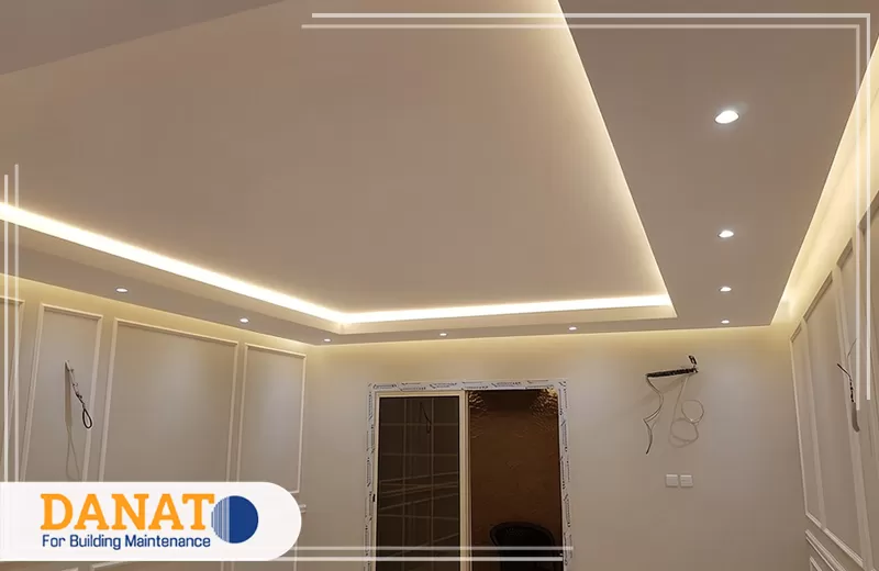 تركيب جبس بورد للمكاتب في الشارقة 0545248958 دانات اللؤلؤ تصمم شركة تركيب جبس بورد في الشارقة سقف جبس بإضاءة مخفية تمنح المجلس اتساعا وأناقة مع فخامة هادئة لك