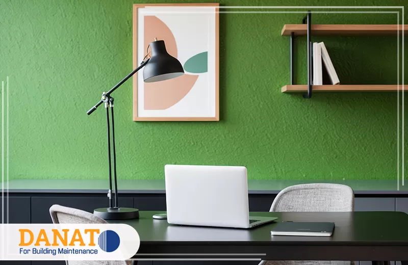 ديكور مكاتب في دبي 0545248958 دانات اللؤلؤ ديكور مكتب أخضر تنفذه شركة ديكور في دبي برفوف بسيطة ولمبة عمل ليصنع خلفية عصرية مليئة بالحيوية يوميا